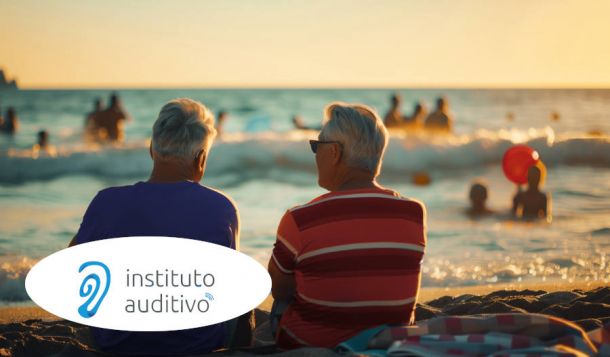 Personas al atardecer