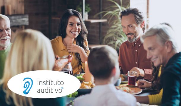 Familia compartiendo unida